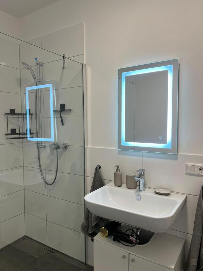 Luxurioeses Apartment Fuer 4 Personen, Neubau, Parkplatz Free 波鸿 外观 照片